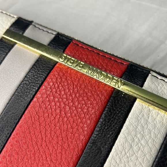 Steve Madden BZIPPY Zip Around Wallet Wristlet in Multicolor Stripe Preloved - Picture 2 of 6